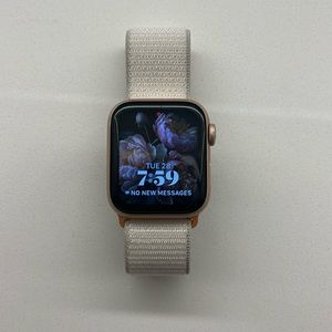 Used Apple Watch Series 4. Waterproof 40mm Aluminum Rose. GPS. Good. NEW Band.